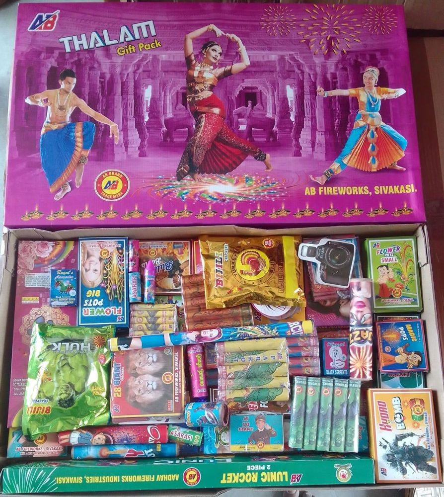 50 items Gift Box BYE 1 GET 1 50 items Gift Box BYE 1 GET 1