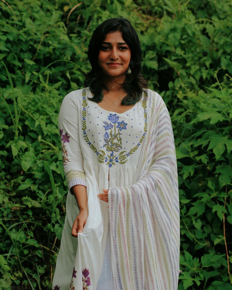 Model kurthi