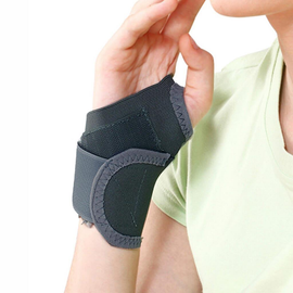 Tynor Wrist Brace with Thumb (One Size Fits All) (E 06)