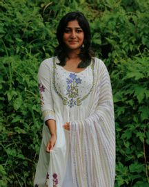 Model kurthi